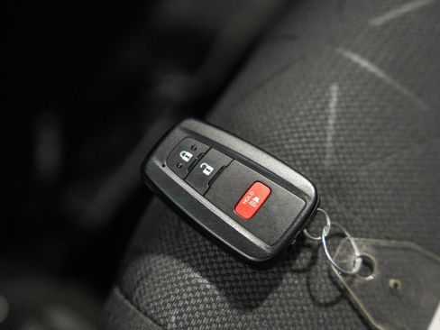Used 2025 Toyota RAV4 XLE AWD/4WD image 43