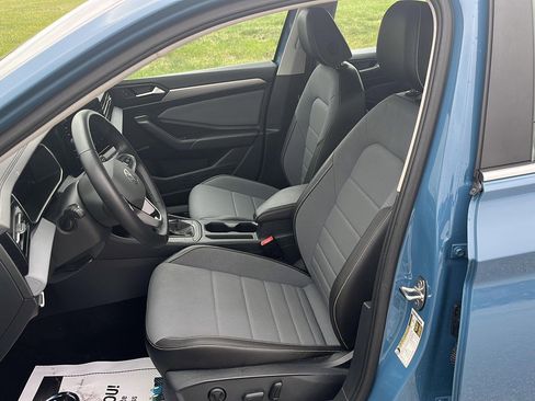 Used 2025 Volkswagen Jetta SE image 11