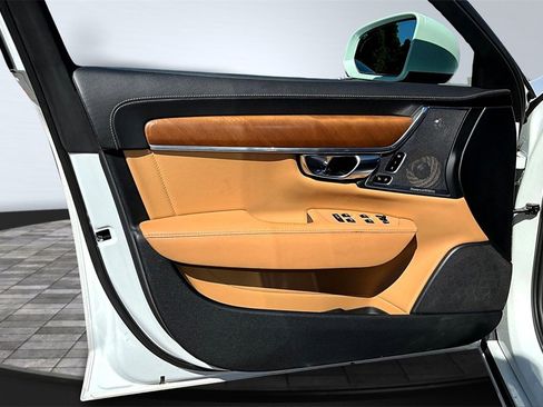 Used 2018 Volvo S90 T6 Inscription w/ Convenience Package image 23