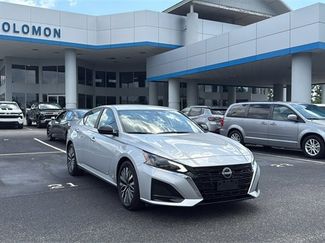 Used 2024 Nissan Altima 2.5 SV image 1