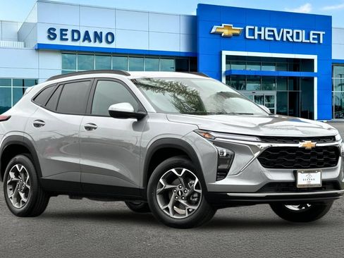 New 2026 Chevrolet Trax LT w/ Driver Confidence Package FWD image 2