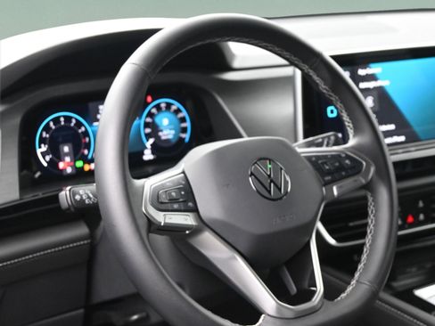 Used 2024 Volkswagen Atlas Cross Sport SE FWD image 18