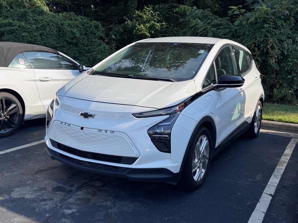 Used 2023 Chevrolet Bolt LT w/ Driver Confidence Package FWD image 2