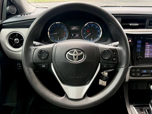 Used 2019 Toyota Corolla LE FWD image 15