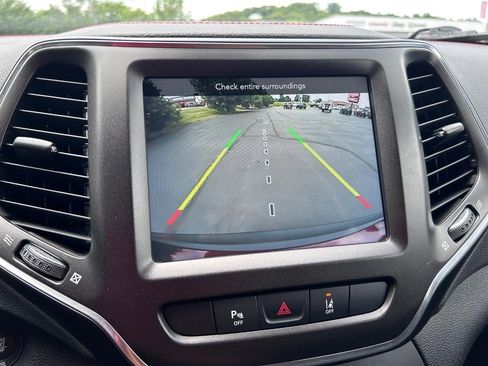 Used 2021 Jeep Cherokee Trailhawk image 19