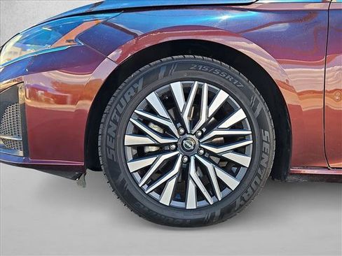 Used 2024 Nissan Altima 2.5 SV FWD image 23