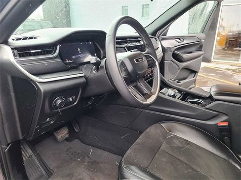 Used 2023 Jeep Grand Cherokee L Laredo image 12