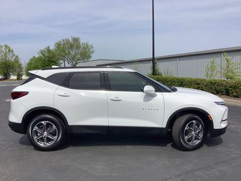 Used 2024 Chevrolet Blazer LT w/ Convenience Package FWD image 5