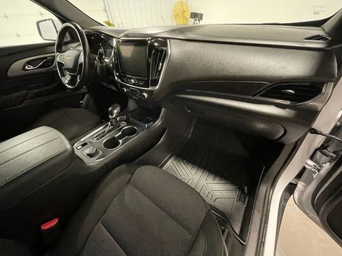 Used 2022 Chevrolet Traverse LT image 30
