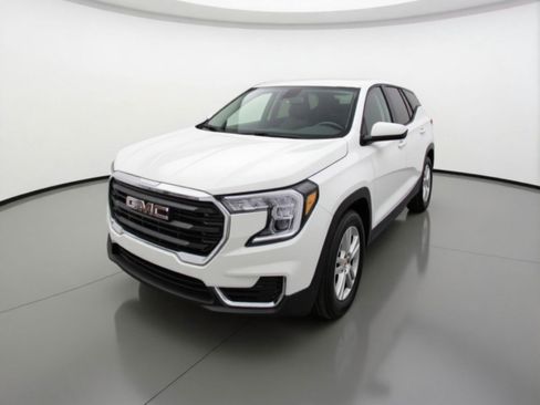 Used 2024 GMC Terrain SLE FWD image 3