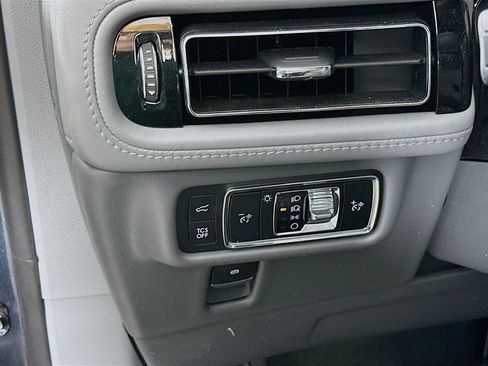 Used 2023 Lincoln Nautilus Reserve AWD/4WD image 15