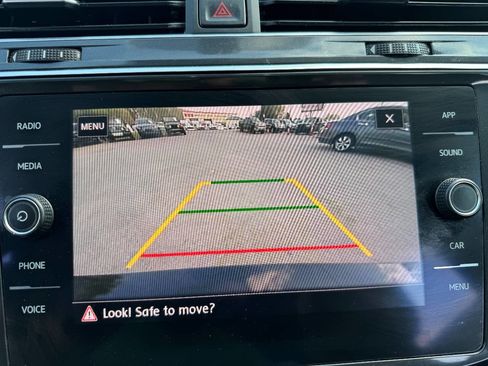 Used 2020 Volkswagen Tiguan SE image 14