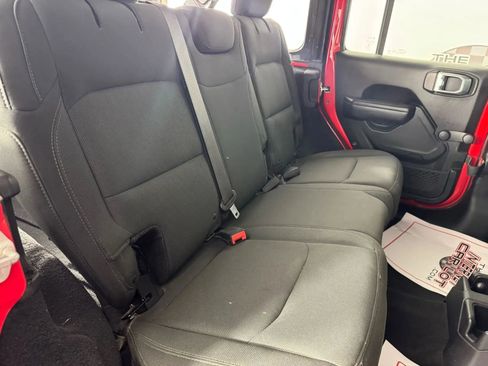 Used 2018 Jeep Wrangler Unlimited Sport image 33