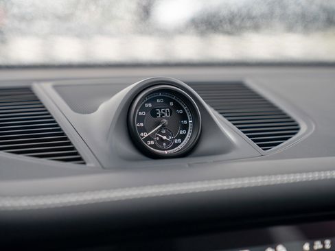 New 2026 Porsche Macan image 17