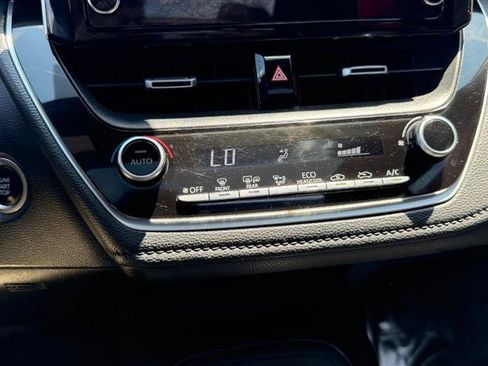Used 2020 Toyota Corolla SE w/ SE Premium Package FWD image 35