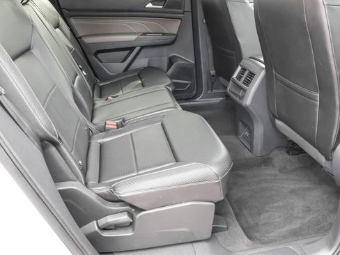 Used 2023 Volkswagen Atlas Cross Sport SE AWD/4WD image 32