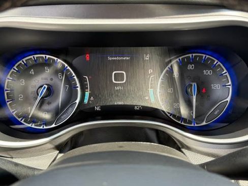 Used 2024 Chrysler Pacifica Touring-L FWD image 30