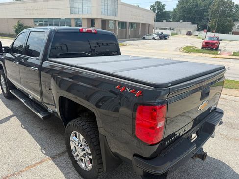 Used 2018 Chevrolet Silverado 2500 High Country w/ Duramax Plus Package AWD/4WD image 7