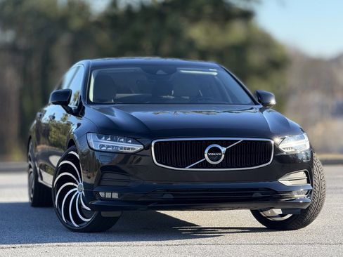 Used 2018 Volvo S90 T5 Momentum w/ Convenience Package image 3