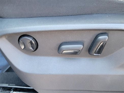 Used 2021 Volkswagen Atlas SE image 35