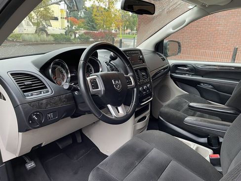 Used 2016 Dodge Grand Caravan SE w/ Quick Order Package 29E SE image 12