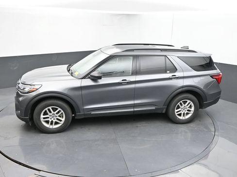 Used 2025 Ford Explorer Active AWD/4WD image 36
