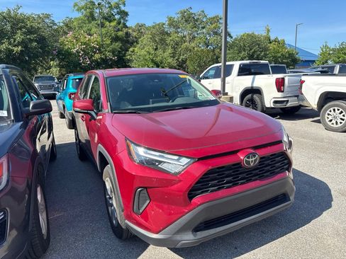 Used 2023 Toyota RAV4 LE FWD image 3