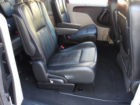 Used 2016 Chrysler Town & Country Touring-L w/ Driver Convenience Group FWD image 23