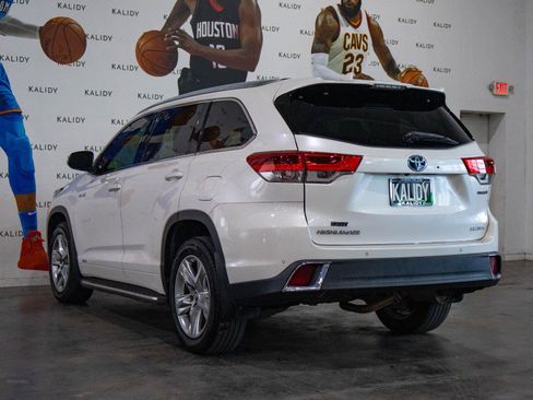 Used 2017 Toyota Highlander Limited AWD/4WD image 23
