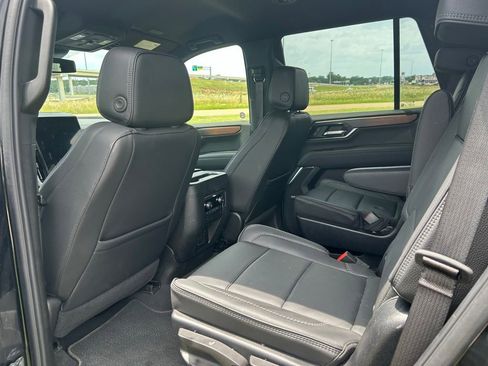 Used 2025 GMC Yukon Denali AWD/4WD image 7