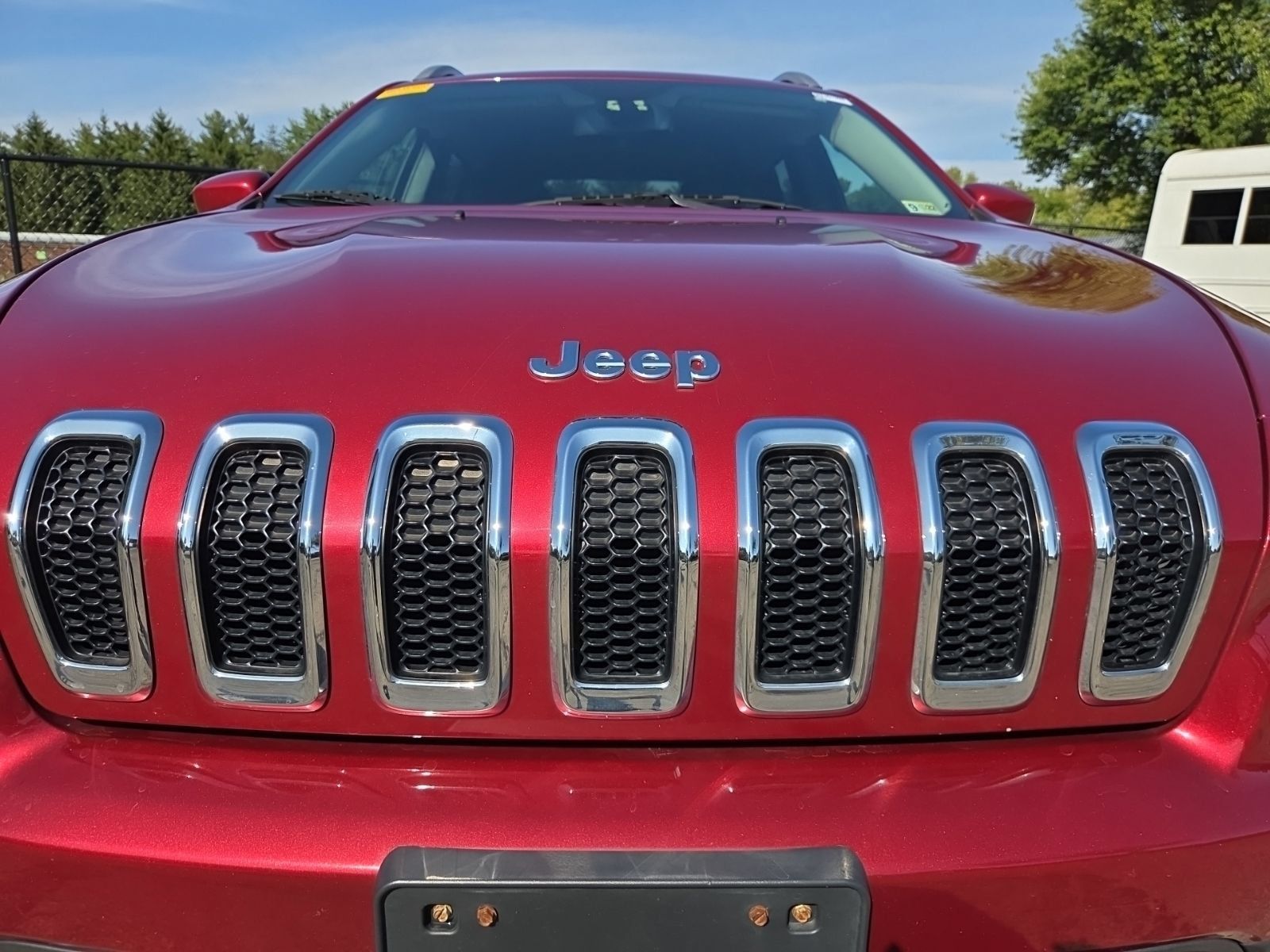 Used 2016 Jeep Cherokee Latitude FWD image 8
