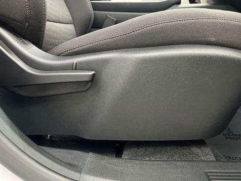 Used 2026 Chevrolet Equinox LT FWD image 23