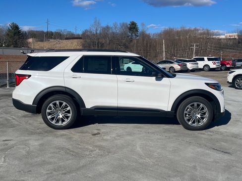New 2026 Ford Explorer Active w/ Active Comfort Package image 2