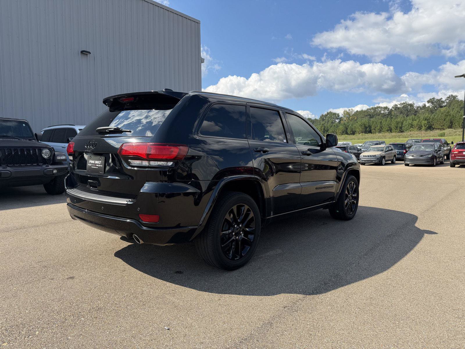 Used 2020 Jeep Grand Cherokee Altitude RWD image 6