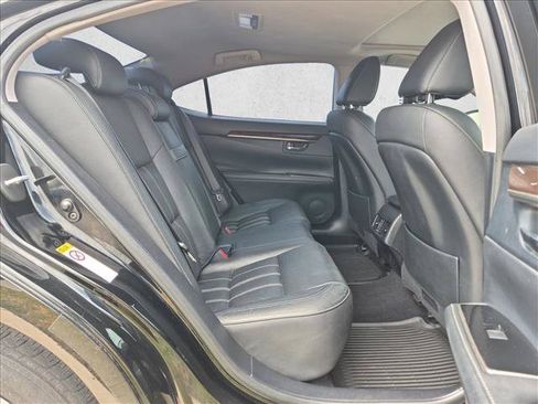 Used 2016 Lexus ES 300h w/ Luxury Package w/Wood Trim FWD image 19