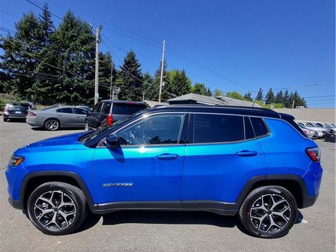 Used 2025 Jeep Compass Limited AWD/4WD image 2