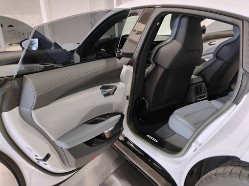 Used 2022 Audi e-tron GT Prestige w/ Prestige Package image 7
