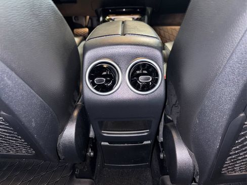 Used 2021 Mercedes-Benz GLB 250 4MATIC image 31