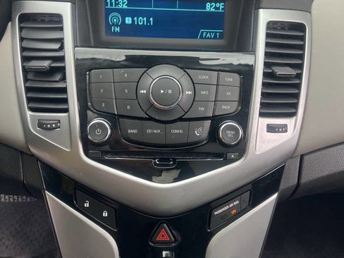 Used 2013 Chevrolet Cruze LS image 9