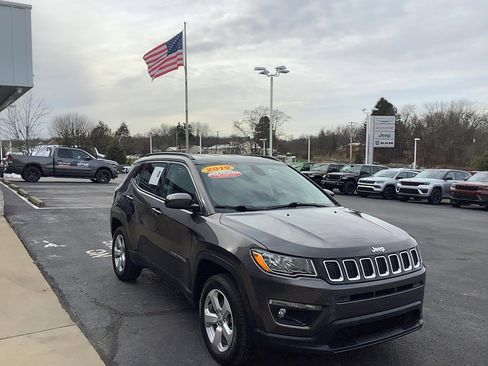 Certified 2019 Jeep Compass Latitude w/ Cold Weather Group image 3