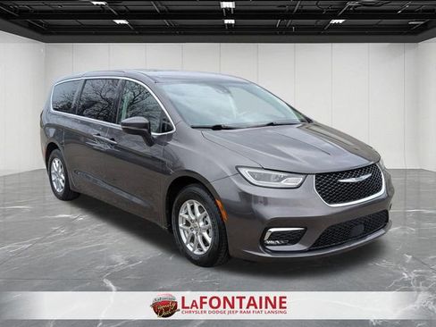 Certified 2023 Chrysler Pacifica Touring-L FWD image 7
