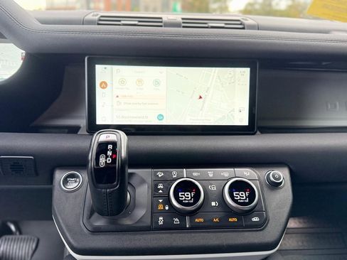 Used 2022 Land Rover Defender 110 S image 13