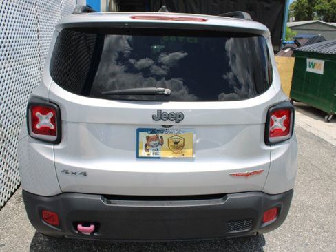 Used 2016 Jeep Renegade Trailhawk w/ Premium Trailhawk Package AWD/4WD image 6