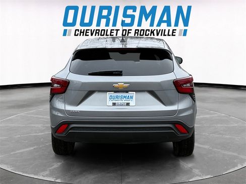 Used 2024 Chevrolet Trax LS w/ Driver Confidence Package image 5