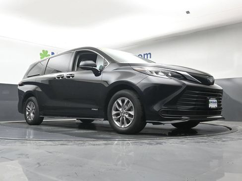 Used 2021 Toyota Sienna LE FWD image 27