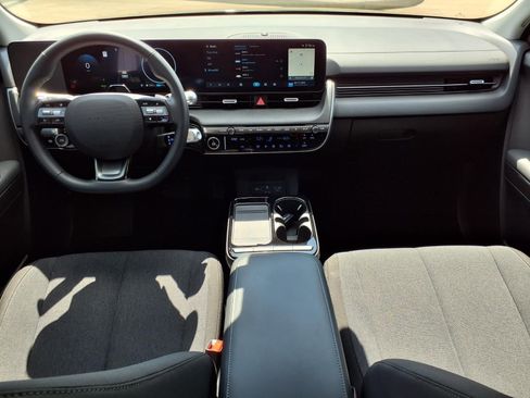 Used 2025 Hyundai Ioniq 5 SE image 9