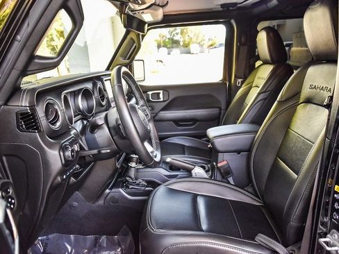 Used 2022 Jeep Wrangler Unlimited Sahara AWD/4WD image 16