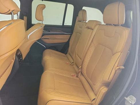 Used 2022 Jeep Grand Cherokee Summit w/ Luxury Tech Group V AWD/4WD image 11