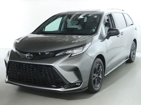 Certified 2026 Toyota Sienna XSE AWD/4WD image 1
