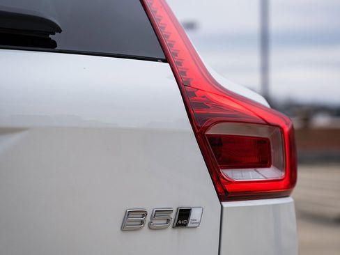 Certified 2025 Volvo XC40 B5 Ultra w/ Climate Package image 6